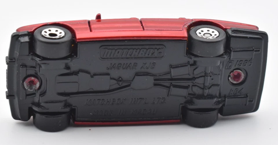 Matchbox Superfast Jaguar XJ 6 red. black metal base plate. Made in Macau - Image 4 of 4