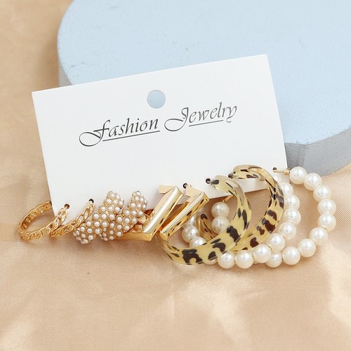 Lot de 10 paires de boucles d'oreilles incrustées de résine à la mode Lot de 10 paires de boucles d'oreilles incrustées de résine à la mode