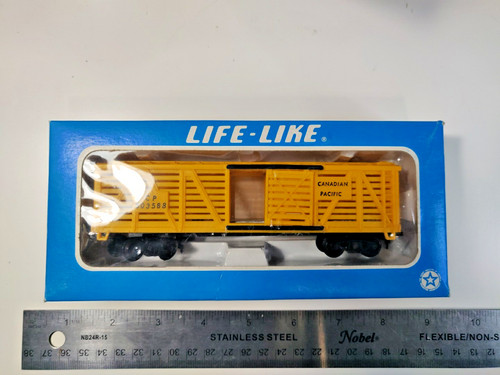 Life-Like - HO Scale 40' Stock Car - Canadian Pacific - Yellow - 503588 | Zustand: New