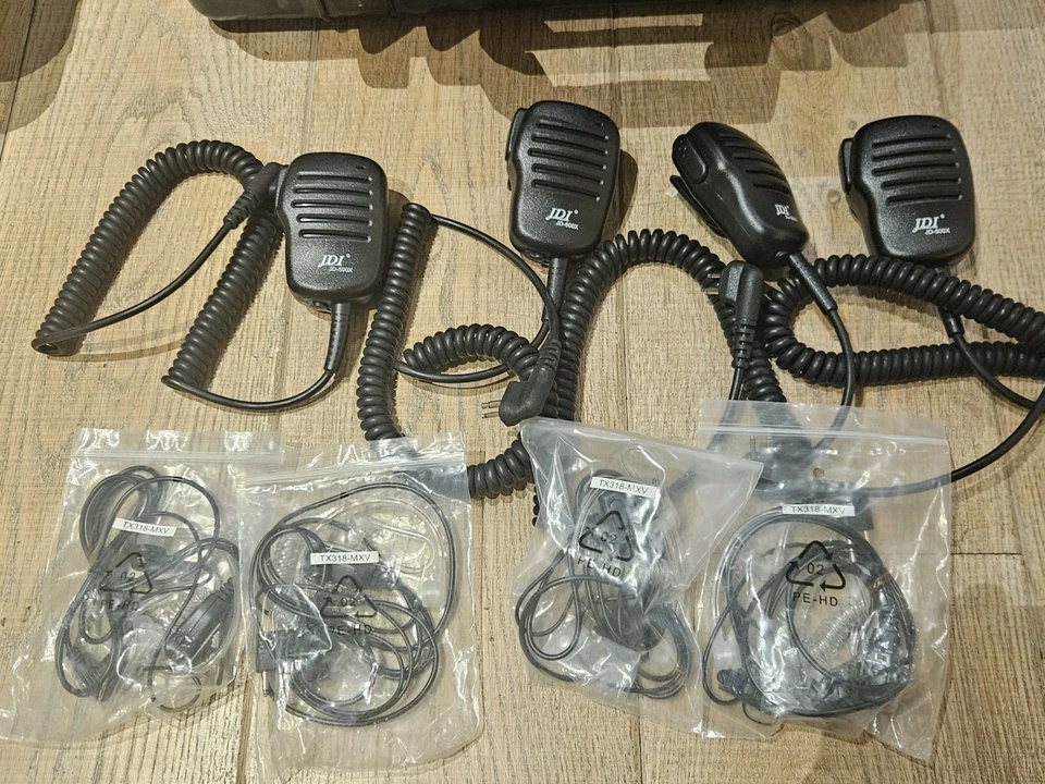 4x Motorola XT460 Handfunkgeräte Funkgerät, Koffer mit 8x Akku + 4x Headset (2) - Bild 4 von 4