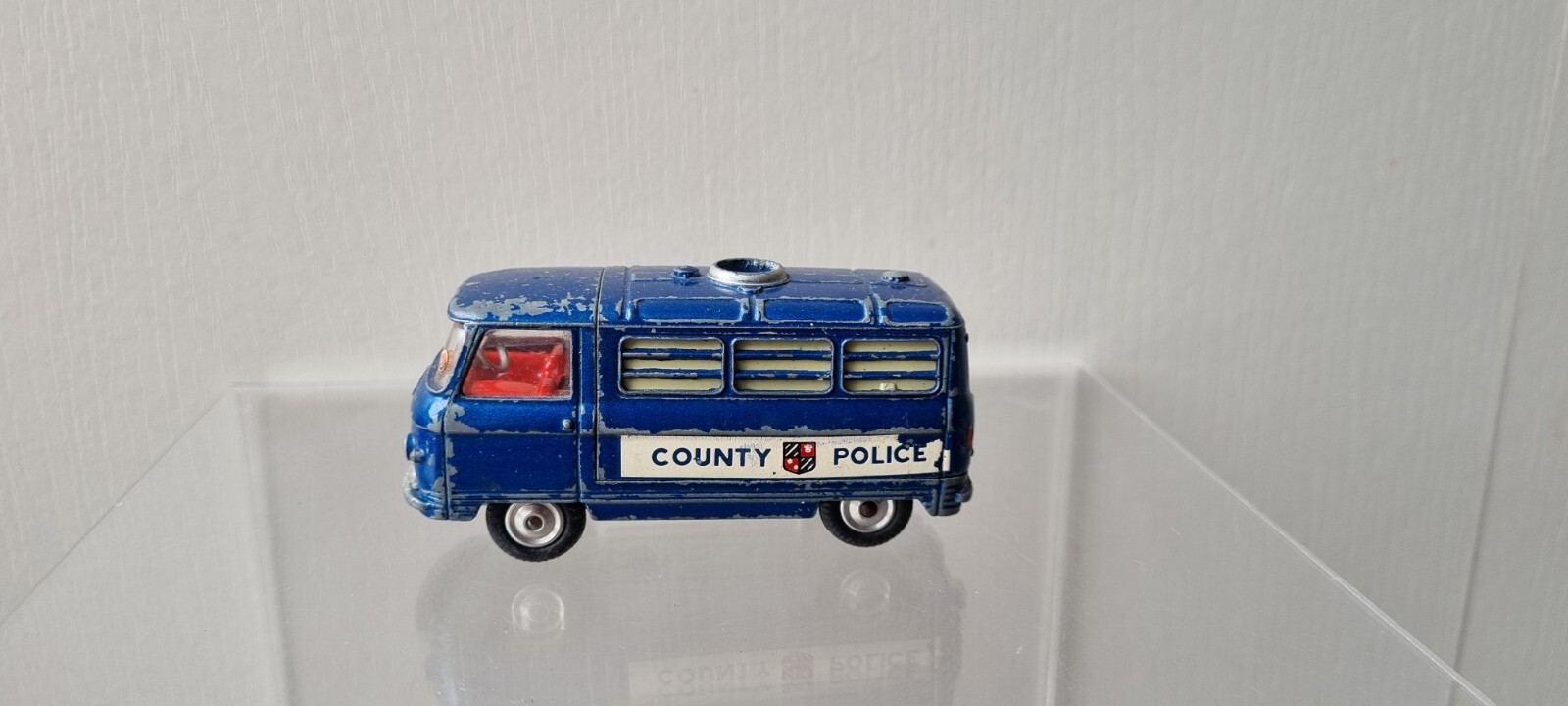 Corgi Toy Commer Van ミニカー Corgi 464, Commer Police van - Free Price Guide & Review