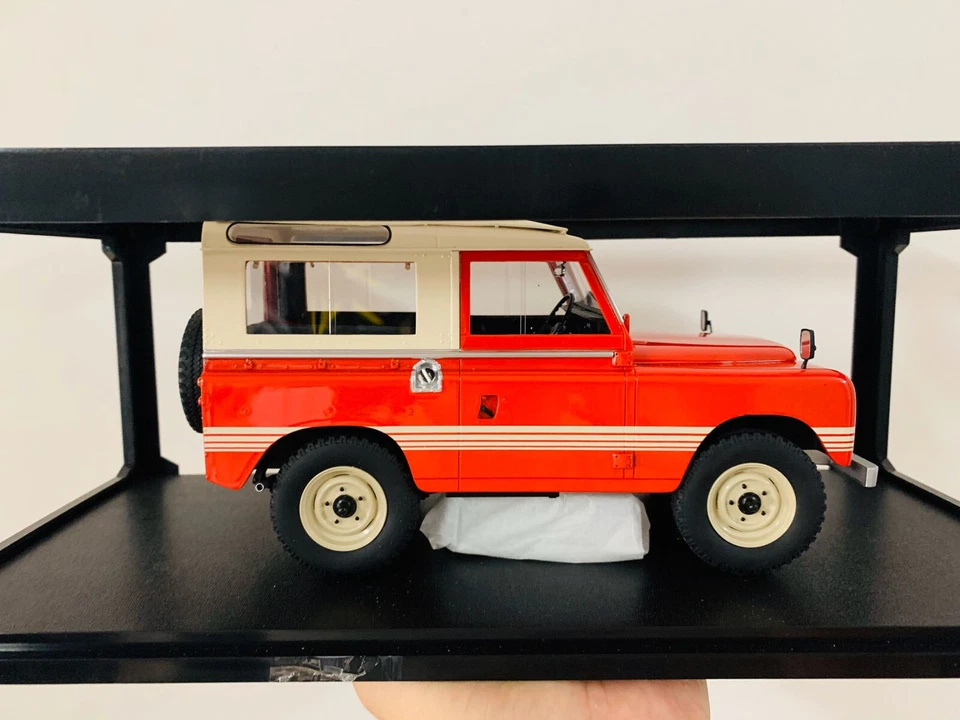 Cult Models! 1:18 Resin Model Car Land-Rover 88 Series III County Masai Red 1978 - Image 3 of 4