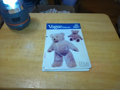 Vogue Pattern 569 Craft - Fur pile stuffed 23'' BEAR -Designed by Linda Carr