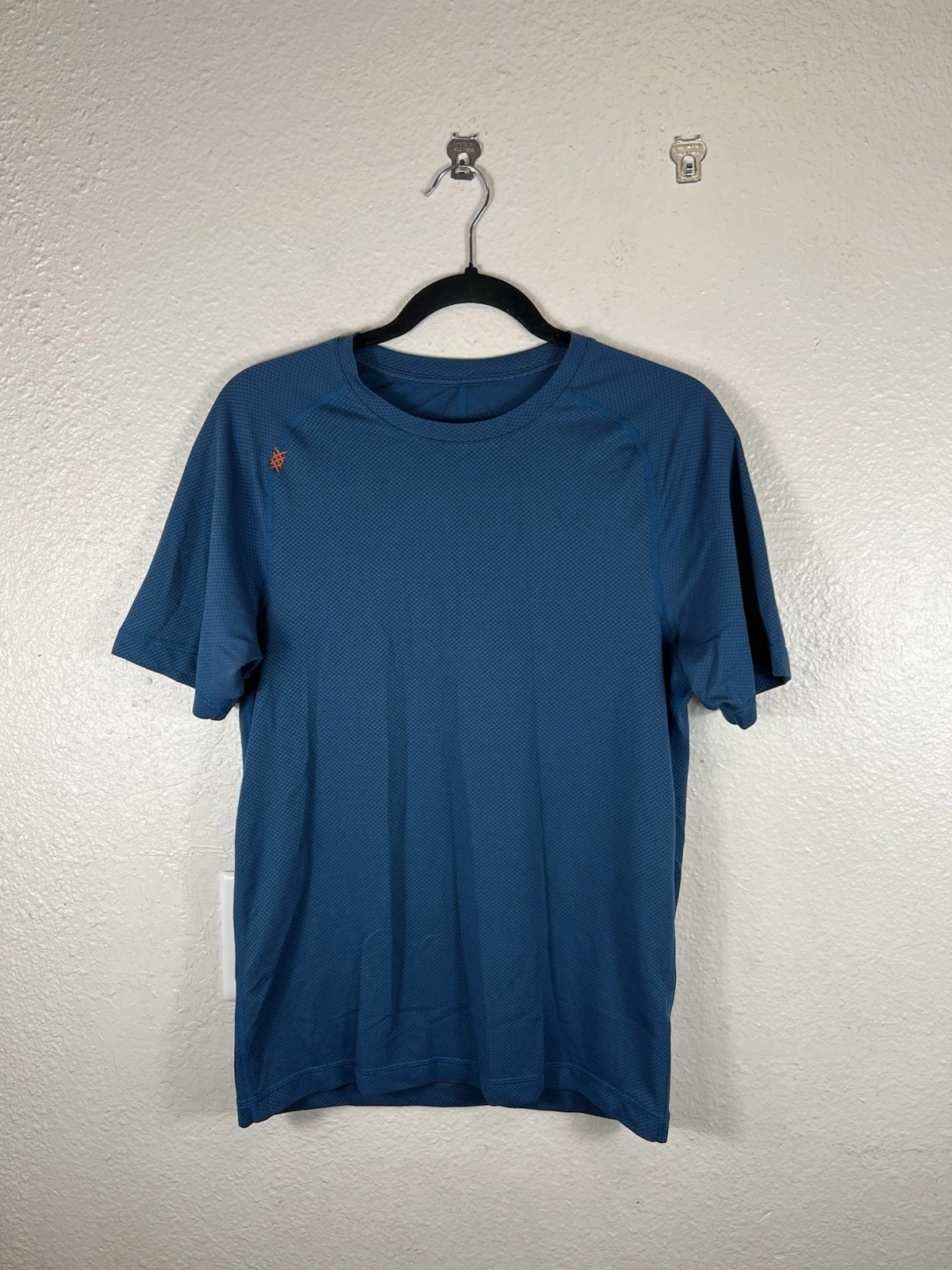 RHONE Men's Reign Performance Blue Crew Neck Short Sleeve T-Shirt Size Small