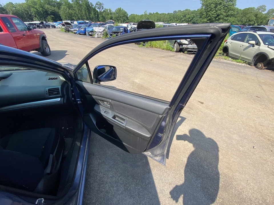 Used Front Right Door Assembly Front fits: 2013 Subaru Impreza electric 2.0L w/o Foto 2 de 4