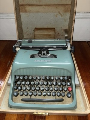 Vintage Olivetti Underwood Studio 44 Manual Typewriter With Case Barcelona Spain