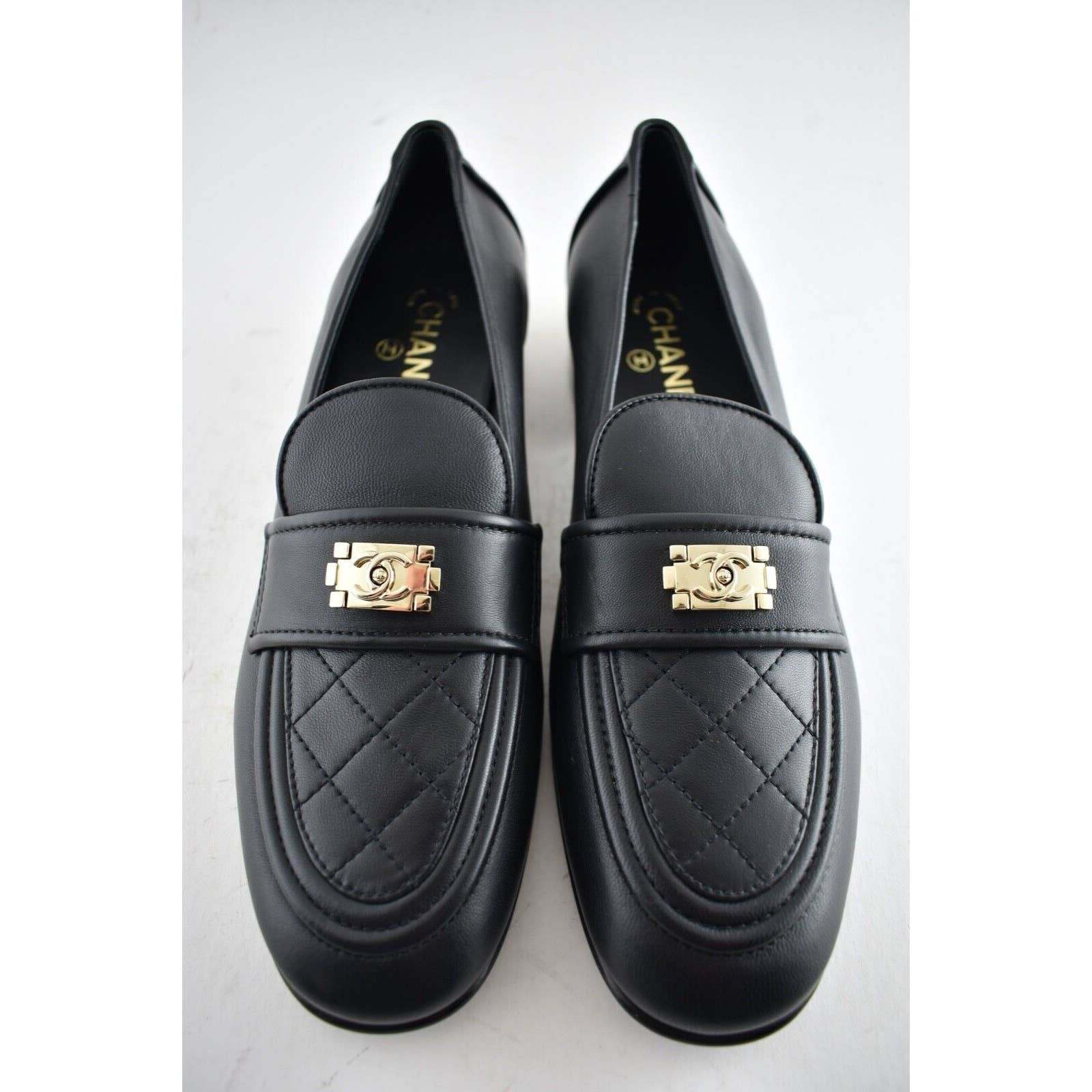 PANTOFOLA D’ORO Mocassino piatto slip on Chanel 20B ragazzo trapuntato nero LEGO metallo CC mulo oro 42