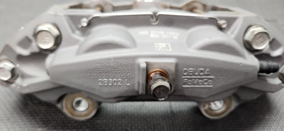 Pinça de freio dianteira Ford Mustang GT 2015-2023 - Fabricante de equipamento original - Imagem 4 de 4