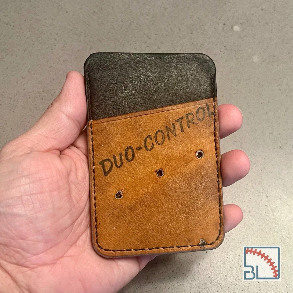 Swingman Ken Griffey Jr. Cartera/portatarjetas para guantes de béisbol Foto 2 de 4