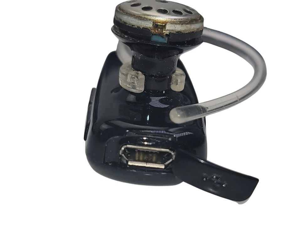 Samsung WEP490 Wireless Bluetooth Headset With Charger and Artic Zone Soft Case - Image 4 of 4