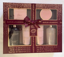 New Baylis  Harding Cranberry Martini Collection Bath Gift Set  Full Size
