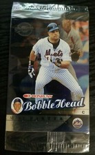 2001 Donruss #8 Bobble Head Mike Piazza /2000
