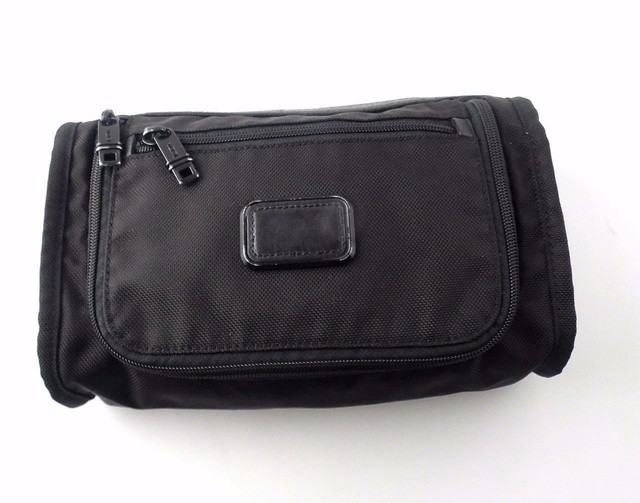 tumi toiletry case