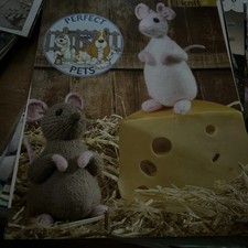  Alan Dart KNITTING PATTERN toy mice perfect pets chalk & cheese DK 