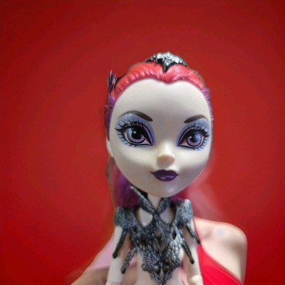 Ever After High Queen Mira Shards Armor, Head Dress, Wrist Guard & Belt (No Doll