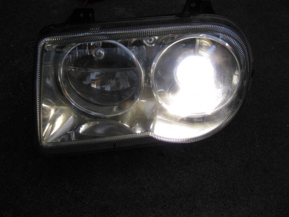 05-10 Chrysler 300C SRT-8 Left Driver Side Xenon Headlight (04805759AH) — 第 3/4 张图片