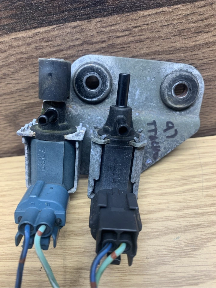 92-98 Suzuki Sidekick Tracker EGR FPR Vacuum Solenoid Purge Valve - Image 2 of 4