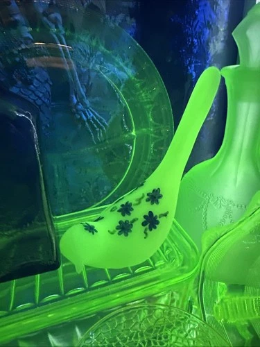 Hand Painted Uranium Custard Glass Bird Figure Swallow Original Sticker 1979