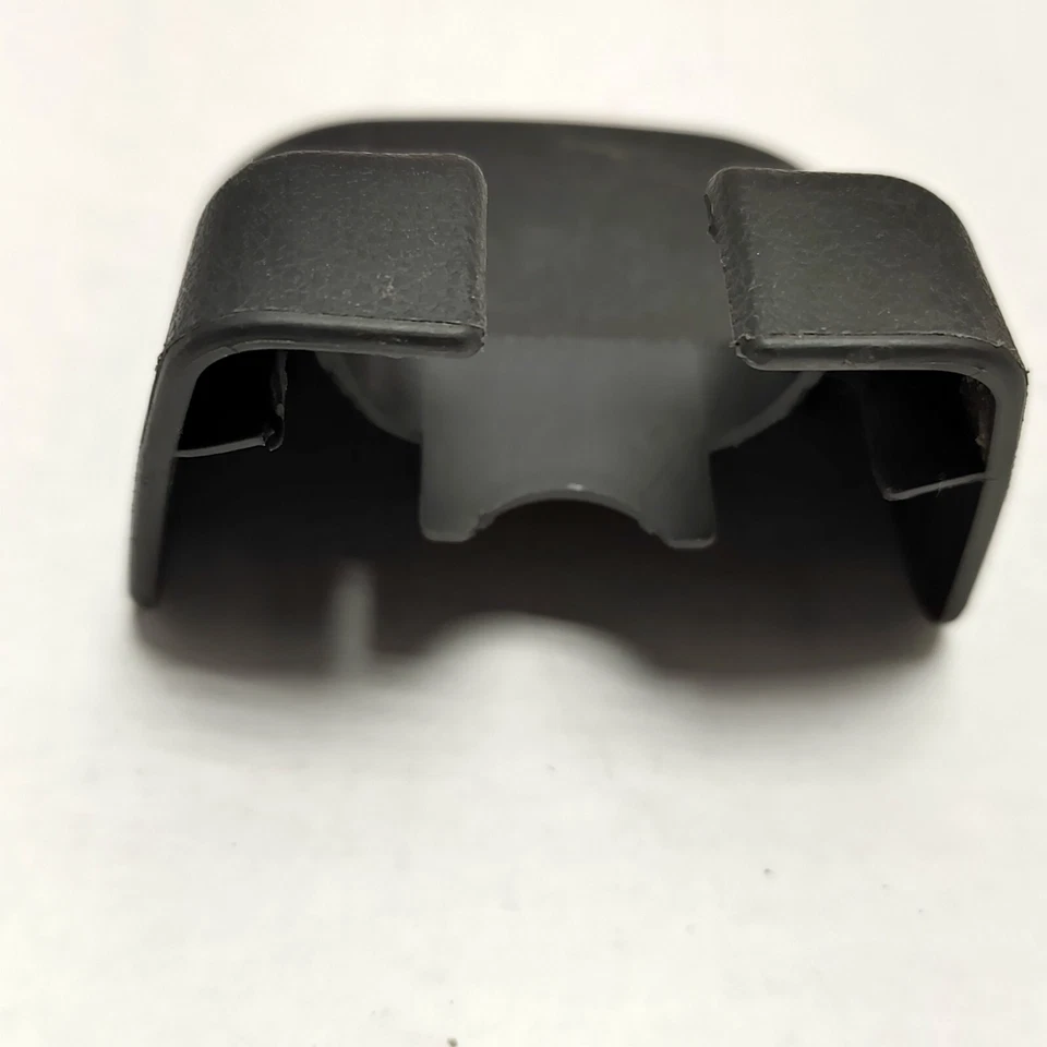 05-10 Toyota Scion TC ASIENTO DELANTERO TRASERO PERNO CUBIERTA PLÁSTICO NEGRO 72137-21020 OEM Foto 4 de 4