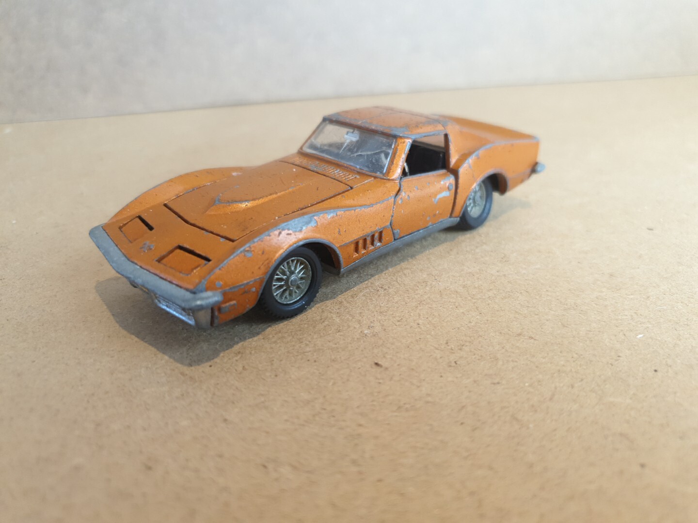 Dinky 221, Corvette Stingray - Free Price Guide & Review
