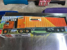 AMT Model kit 1/25 scale Fruehauf exterior post trailer