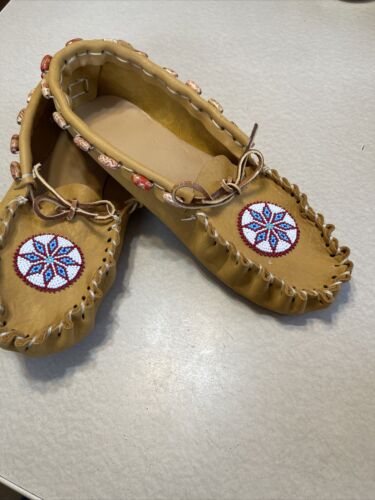 Handmade Ladies Beaded Moccasins 10 - Picture 1 of 6