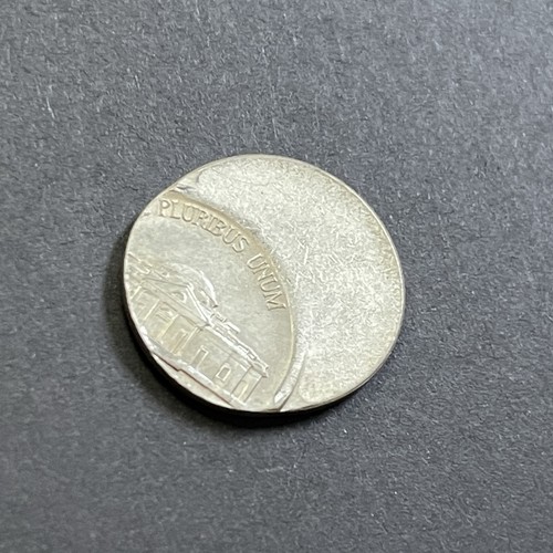 Off Center Strike 1999 Jefferson Nickel - MINT ERROR - US COIN - Picture 8 of 8