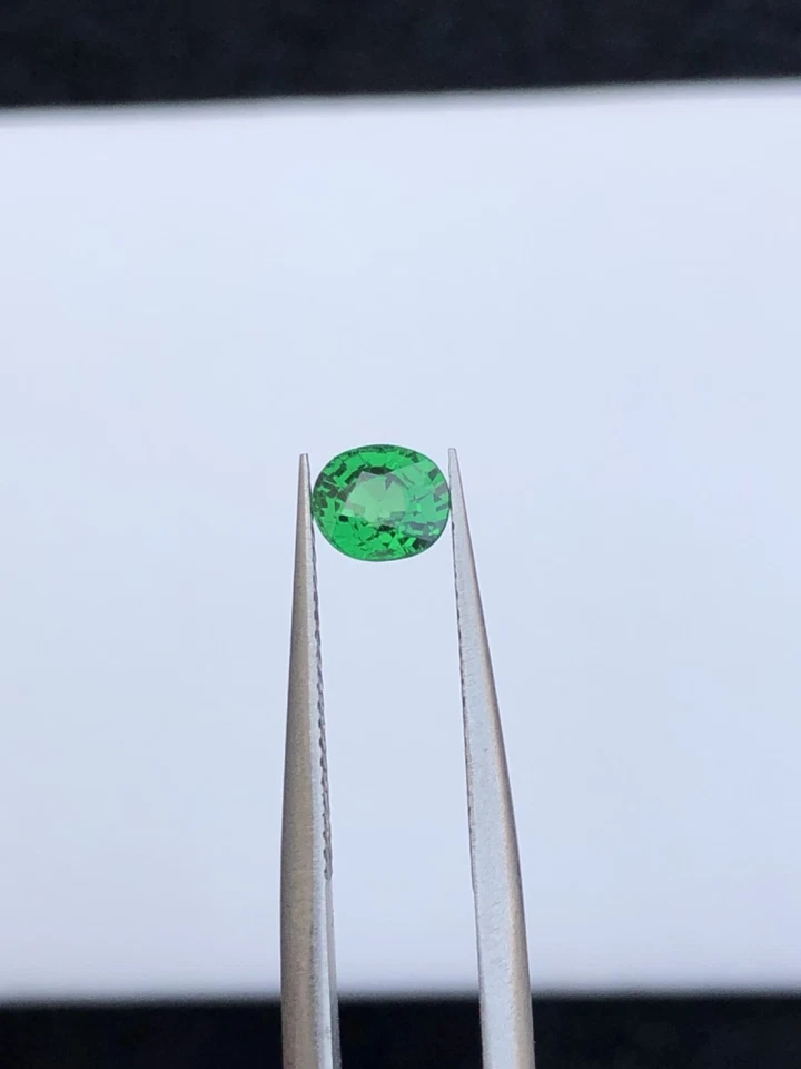 Granate Tsavorita Natural - 0,58 Ct Limpieza de Ojos Tanzania Corte Ovalado | Sin Tratamiento Foto 3 de 4