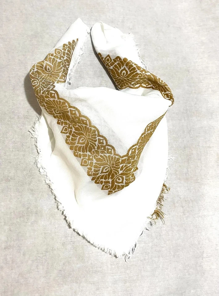Lenço branco exclusivo Gold Line, bandana do deserto Kofya, vestido árabe estilo antigo vintage - Imagem 2 de 4