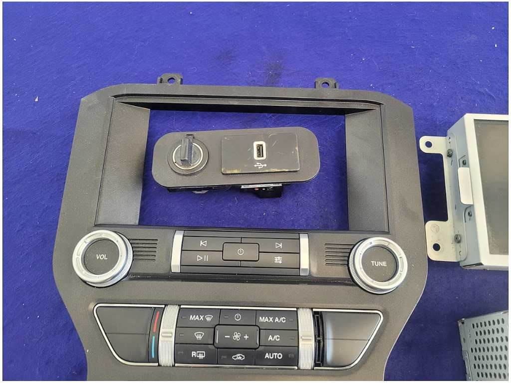 2017 Ford Mustang GT S550 Sync 3 Receiver Nav CD Slot Upgrade Heat Cool 2753