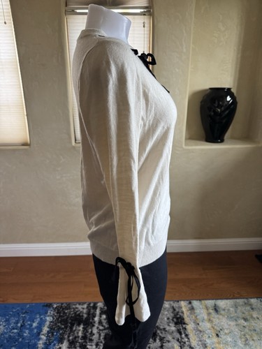 Ivanka Trump White Sweater With Black Bow Accents - Picture 3 of 5