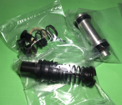 Master Pump Cylinder Brake Repair Kit Set for Toyota Hilux RN 20 22 25 1972 - 78