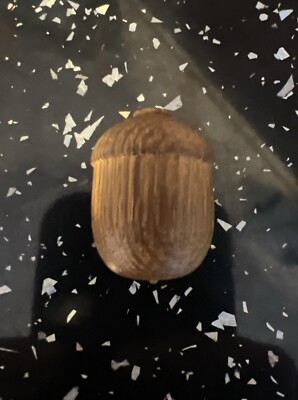 Kleines Holz Eichel Modell 