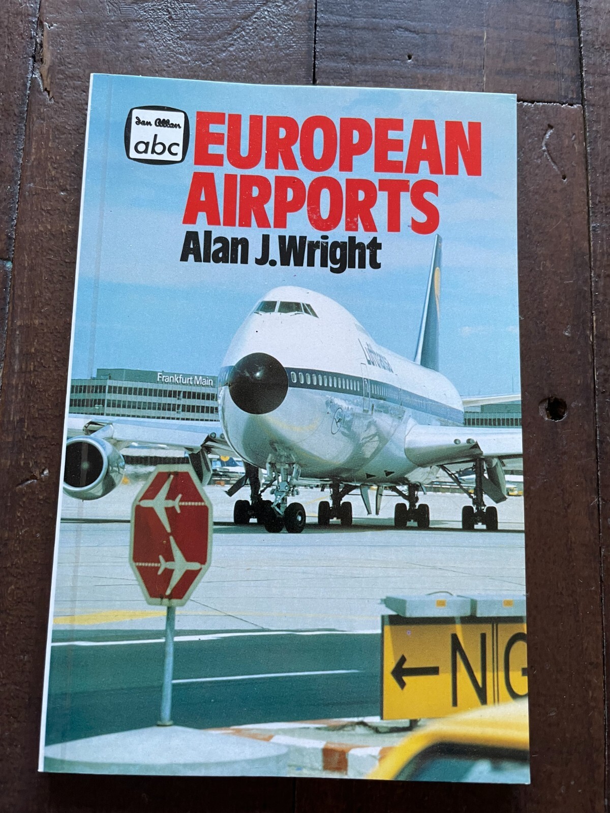 European Airports PB Alan J Wright (Ian Allan ABC)