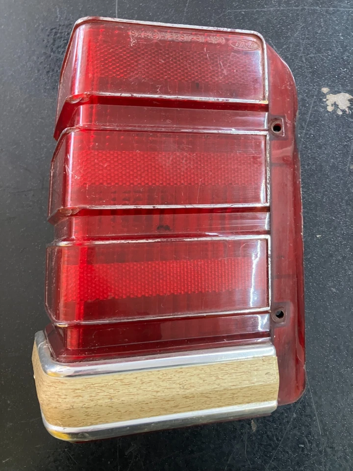 FORD ESCORT 1981-1985 GENUINO FABRICANTE DE EQUIPOS ORIGINALES LÁMPARA TRASERA IZQUIERDA LADO DEL CONDUCTOR CONJUNTO DE LUZ TRASERA Foto 4 de 4