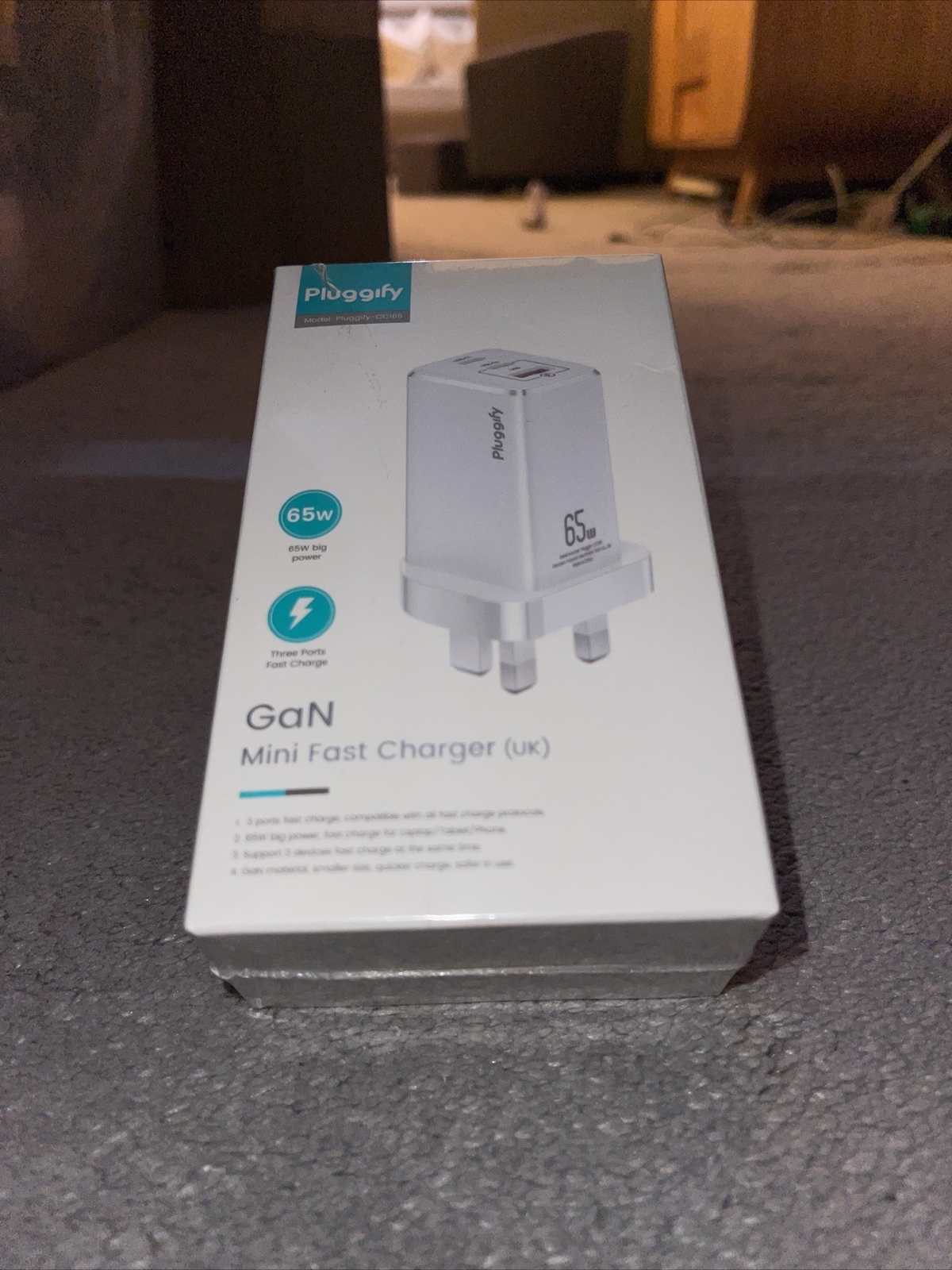 Usams 65w Mini Fast Charger USB - USB C - iPad - iPhone - MacBook & More.