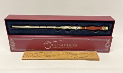 Universal Studios Interactive Wand Aspen & Unicorn Hair Ollivanders w/ Box & Map