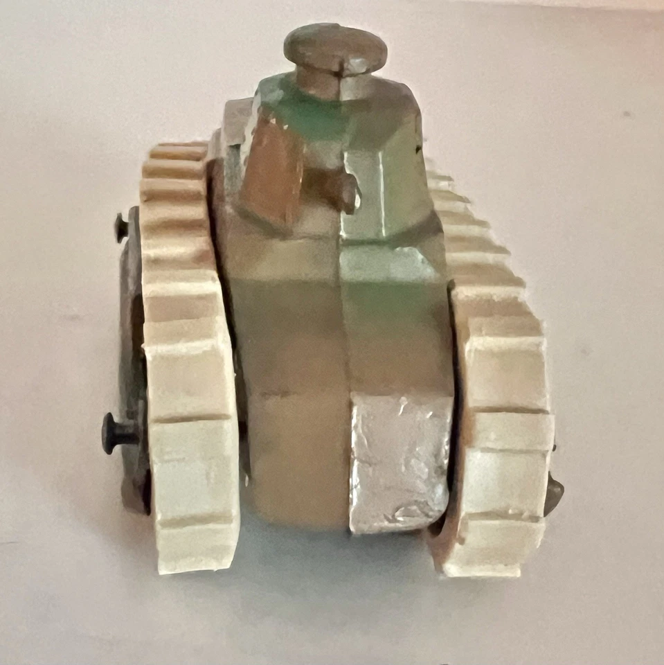 TOOTSIETOY - 1940's RENAULT TANK - ORIGINAL CAMO - VERY GOOD TANK - MUST SEE IT - Image 3 of 4