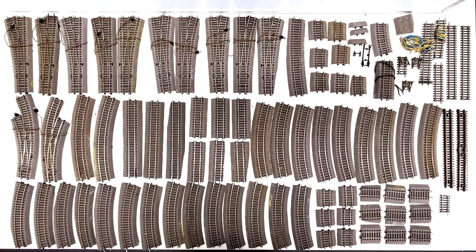 ROCO -LINE Konvolut Schienen H0 im Gleisbett aus Anlagenabbau  (N125)