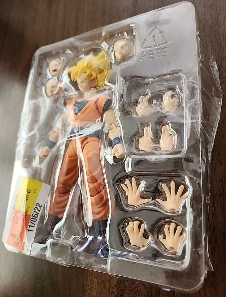 Bandai SH Figuarts - Dragonball Z Son Goku Super Saiyan Full Power Action Figure - Image 4 of 4