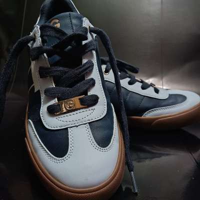 #ad GBG GUESS Women#x27;s Sneakers Sz 8 Navy Light Blue gold accents gum sole GGOVRJOY $26.95