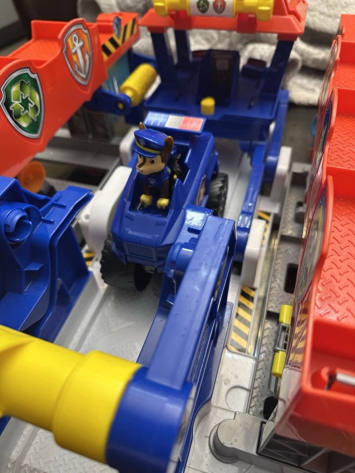 Paw Patrol Big Truck Pups Truck Stop HQ Lights Sounds Working 5 Pups 5 Vehicles - Image 3 of 4
