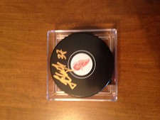 EVGENY SVECHNIKOV AUTOGRAPH  PUCK DETROIT RED WINGS 2015 1ST ROUND PICK