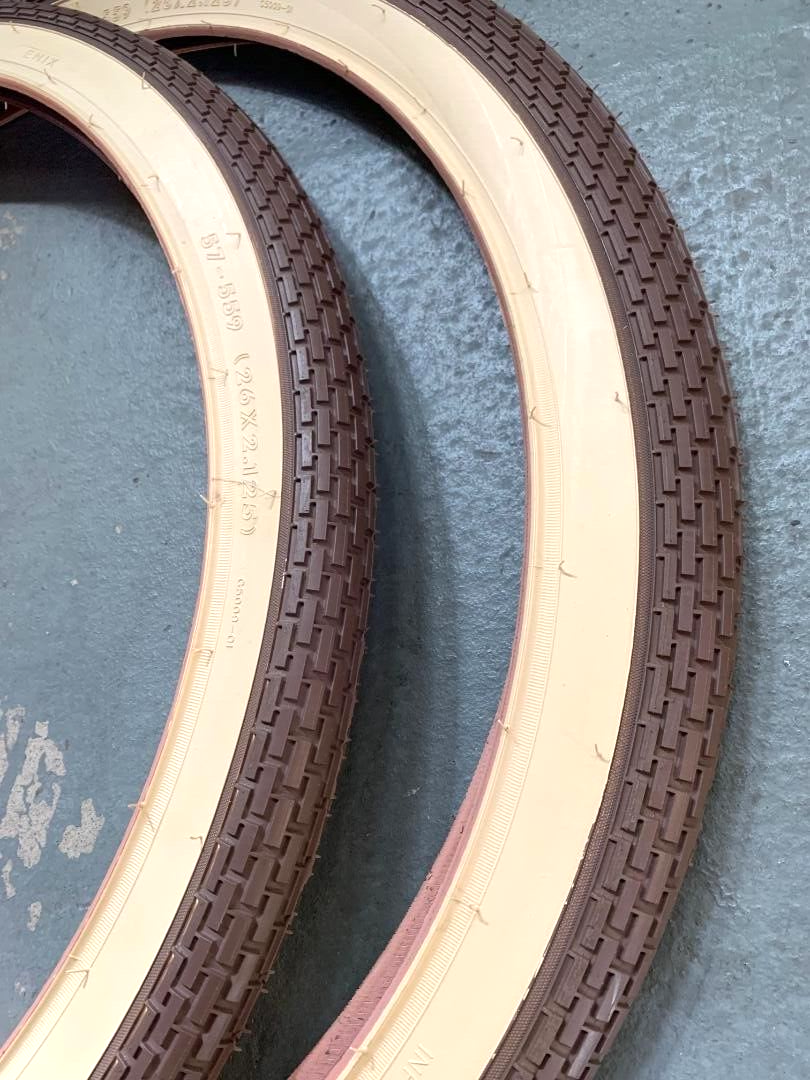 PAIR BICYCLE TIRES 26