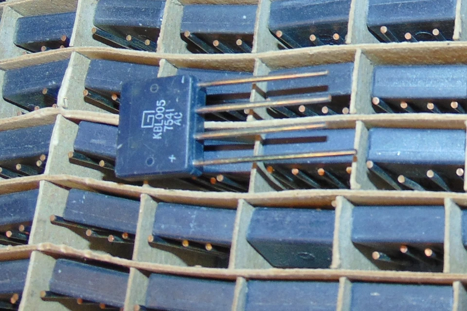 200 COUNT GENERAL INSTRUMENT KBL005  BRIDGE RECTIFIER + NOS NIB HIGH GRADE 1975 - Image 3 of 4