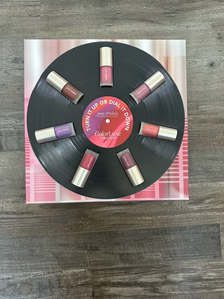 ¡Caja de relaciones públicas rubor líquido Jane Iredale ColorLuxe!  Foto 2 de 4