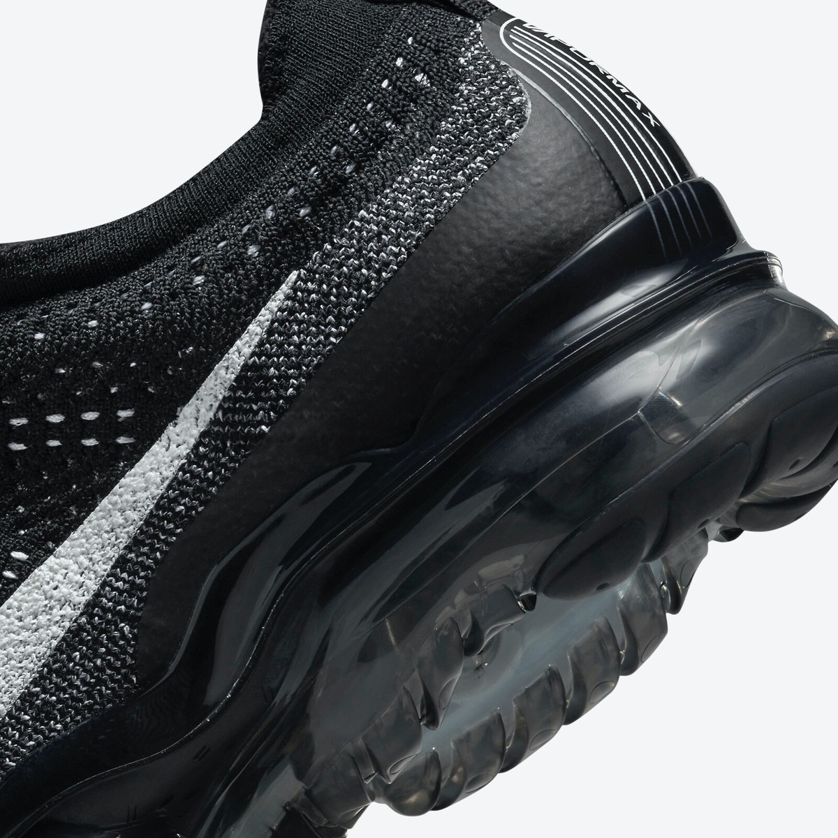 NIKE AIR VAPORMAX 2023 FLYKNIT RUNNING SHOES BLACK/WHITE  display picture 2