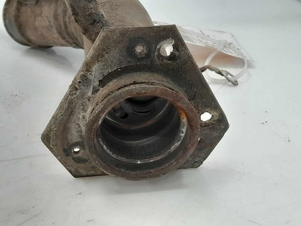 Conjunto de tubo de cuello de llenado de combustible Chevy Suburban 1992-1997 OEM 15712148 Foto 2 de 4