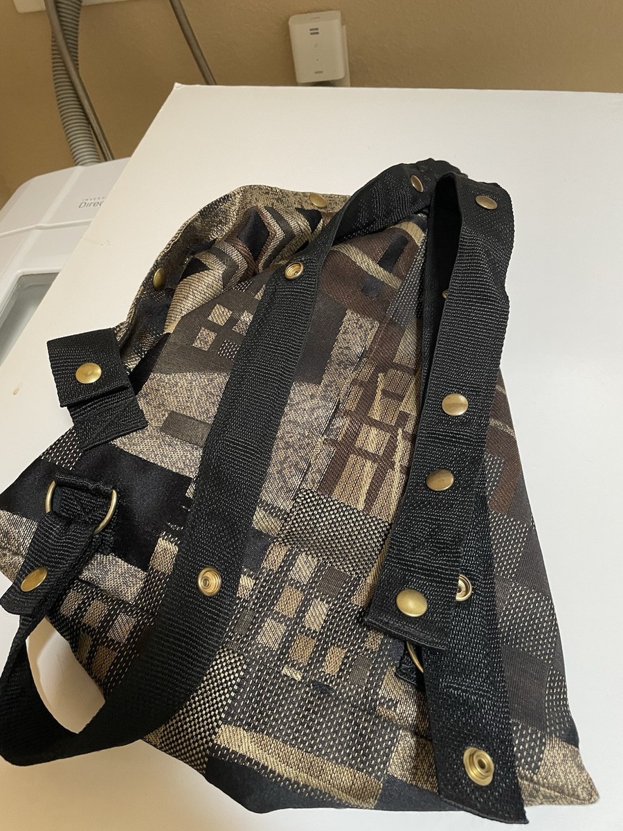 CAROGI by Carson Rogers Convertible Triangle Backpack Sling  display picture 2