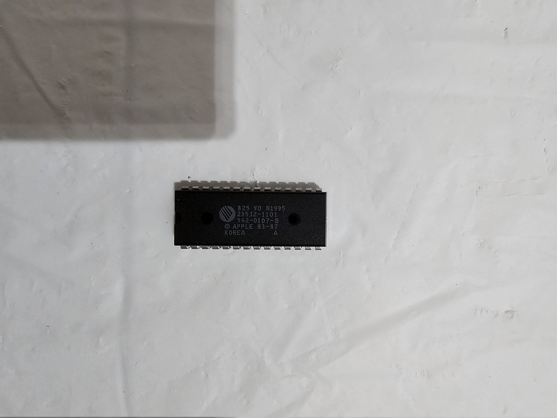 Apple Computer Chip (825 V0 N1995)
